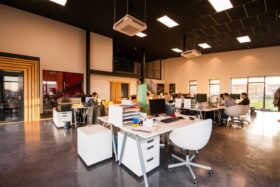 Hałas w biurze – najlepsze rozwiązania problemu hałasu w pomieszczeniach biurowych