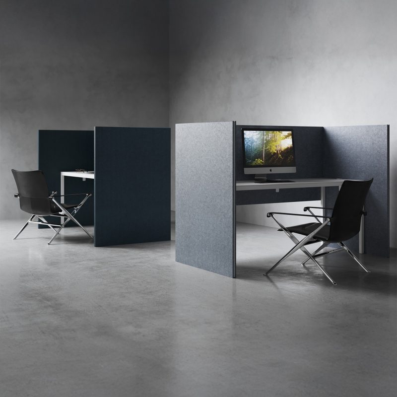 DS.2 z wysokimi bokami przy stanowisku w open space